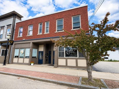 /international/us/10-14-exchange-street-gorham-nh-110104259197/