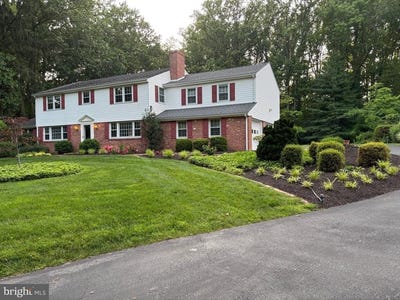 /international/us/303-w-locust-lane-kennett-square-pa-110101243429/
