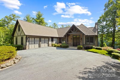 /international/us/99-macedonia-drive-s-saluda-nc-110100810328/