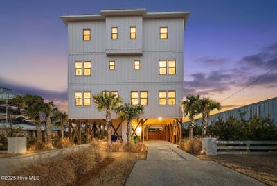 /international/us/906-saint-joseph-street-carolina-beach-nc-110104434807/