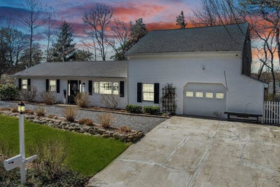 /international/us/25-frances-helen-road-yarmouth-port-ma-110107318589/