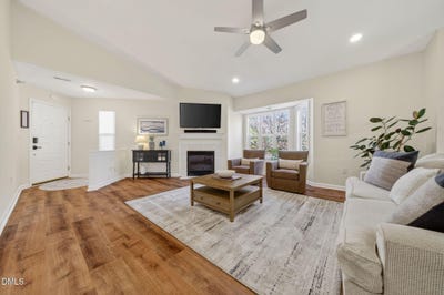 /international/us/1911-falls-landing-drive-raleigh-nc-110104902678/