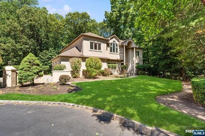 /international/us/307-daffodil-drive-norwood-nj-110108686816/
