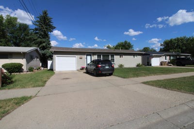 /international/us/2524-nw-5th-st-minot-nd-110100687301/
