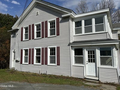 /international/us/32-lovers-lane-new-lebanon-ny-110120613329/