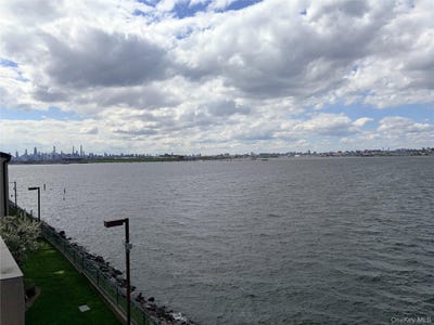/international/us/520-115th-street-college-point-ny-110107440792/