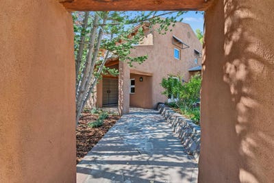 /international/us/224-simpson-lane-taos-nm-110120538299/