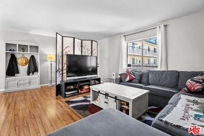 /international/us/4358-mammoth-ave-sherman-oaks-ca-110104842885/