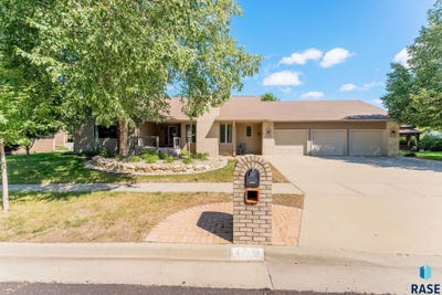 /international/us/412-e-meadowlark-cir-brandon-sd-110106146374/