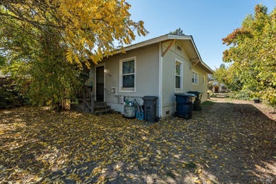 /international/us/1124-locust-street-willits-ca-110120462591/