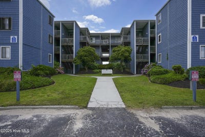 /international/us/2210-new-river-inlet-road-north-topsail-beach-nc-110103298840/
