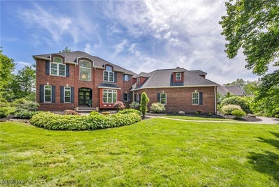 /international/us/2344-country-brook-drive-hinckley-oh-110099696738/