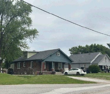 /international/us/532-w-broadway-new-franklin-mo-110103439189/
