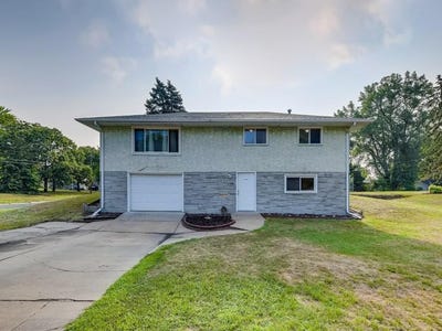 /international/us/7471-van-buren-street-ne-fridley-mn-110106733417/