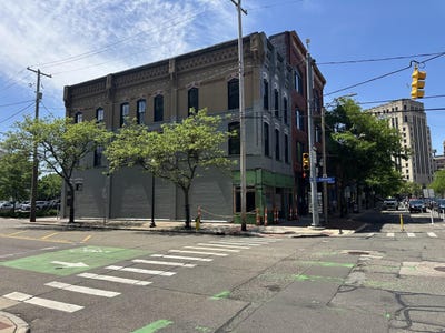 /international/us/276-e-michigan-avenue-kalamazoo-mi-110108497313/