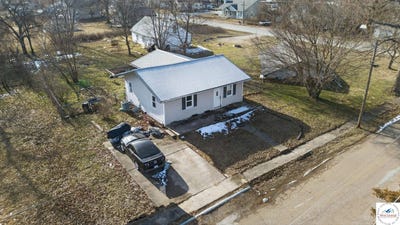 /international/us/702-s-spring-street-cole-camp-mo-110105411876/