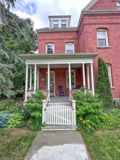 /international/us/142-us-oval-oval-plattsburgh-ny-110100806645/