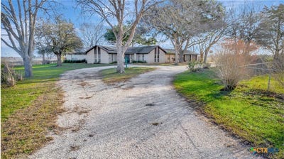 /international/us/10957-n-us-highway-77-schulenburg-tx-110105068228/