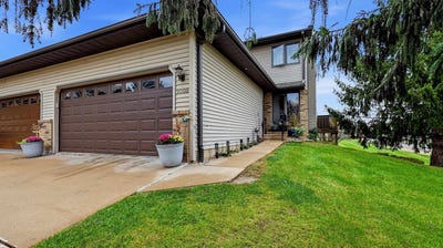 /international/us/3058-deerwood-circle-dubuque-ia-110120560021/