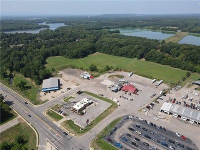/international/us/1306-rogers-street-clarksville-ar-110105848923/
