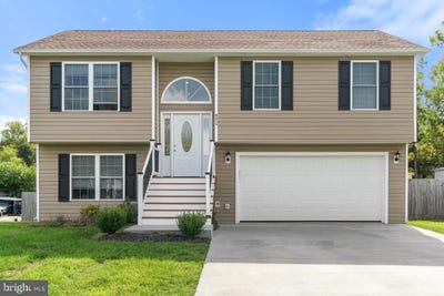 /international/us/6935-winchester-avenue-inwood-wv-110108533059/