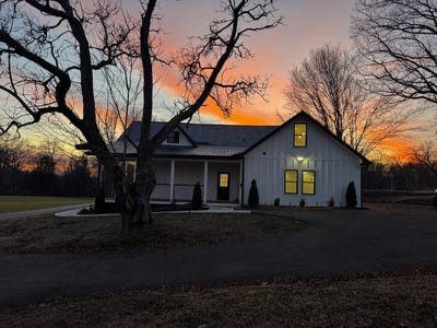 /international/us/1545-slover-springs-rd-dandridge-tn-110105362118/