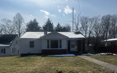 /international/us/236-mercer-street-beckley-wv-110106118884/