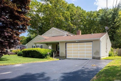 /international/us/20-stratler-drive-shirley-ny-110096116116/