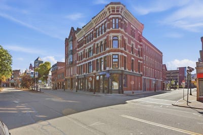 /international/us/219-central-street-lowell-ma-110119968063/