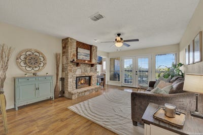 /international/us/1226-cougar-dr-canyon-lake-tx-110120411192/