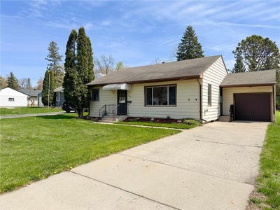 /international/us/1224-lake-street-fergus-falls-mn-110107956821/