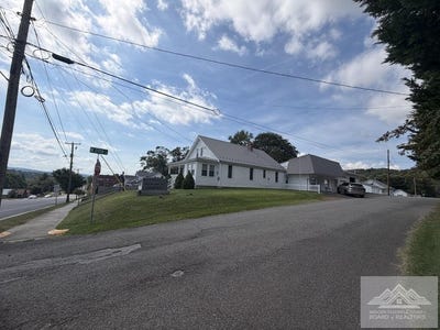 /international/us/105-n-20th-street-wytheville-va-110120123656/