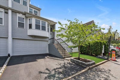 /international/us/7-eastern-dr-new-hyde-park-ny-110108356055/
