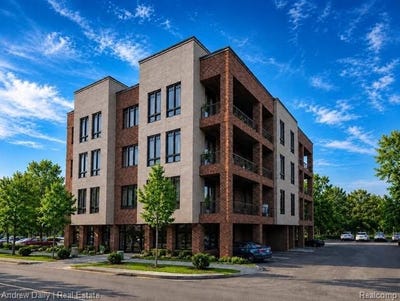 /international/us/122-e-cady-street-northville-mi-110095723768/