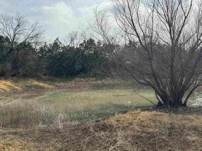 /international/us/county-road-winchell-tx-110107869353/