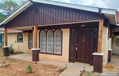 /international/us/403-5-retta-st-carrizo-springs-tx-110087466132/