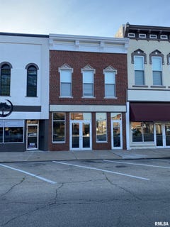 /international/us/15-e-side-square-canton-il-110105507628/