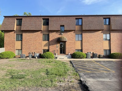 /international/us/1010-arlene-court-bloomington-il-110108355194/