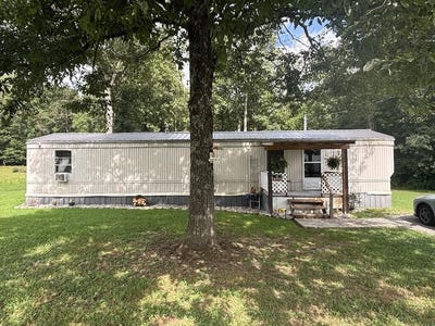 /international/us/271-geneva-drive-russell-springs-ky-110119630859/