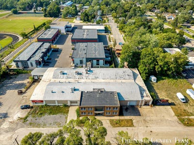 /international/us/745-woodlawn-avenue-grand-haven-mi-110101200817/