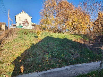 /international/us/902-wallace-avenue-vandergrift-pa-110095657624/