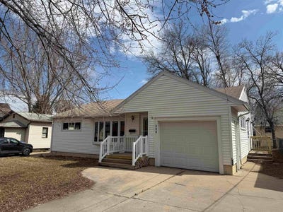/international/us/604-10th-st-ne-minot-nd-110105274897/