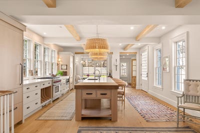/international/us/37-south-street-yarmouth-me-110107401285/