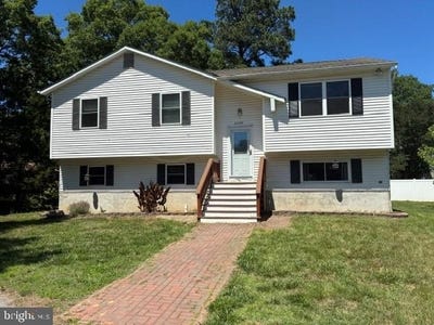 /international/us/22240-hawthorne-way-great-mills-md-110108496535/