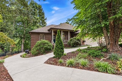 /international/us/102-pier-thirty-three-townville-sc-110109743353/