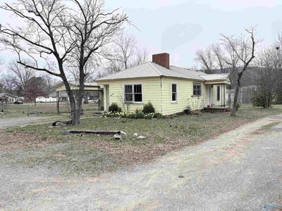 /international/us/310-hodges-street-scottsboro-al-110106475000/
