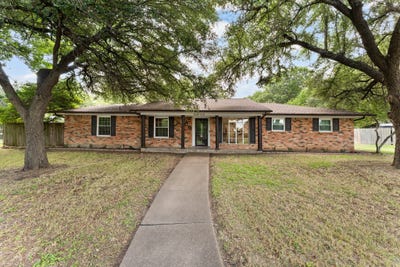/international/us/426-brook-hollow-circle-desoto-tx-110108548008/