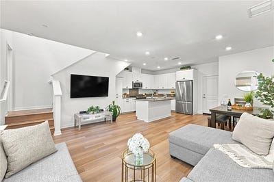 /international/us/3945-lavine-way-corona-ca-110110214540/
