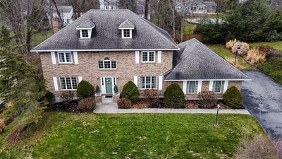 /international/us/1043-elton-dr-endicott-ny-110107049609/
