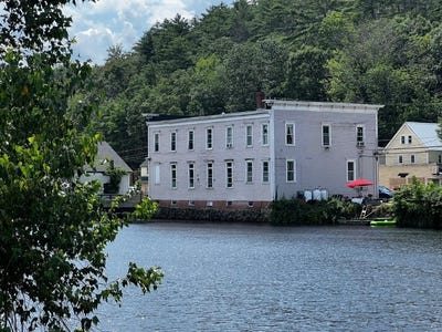 /international/us/552-white-mountain-highway-milton-nh-110108129380/